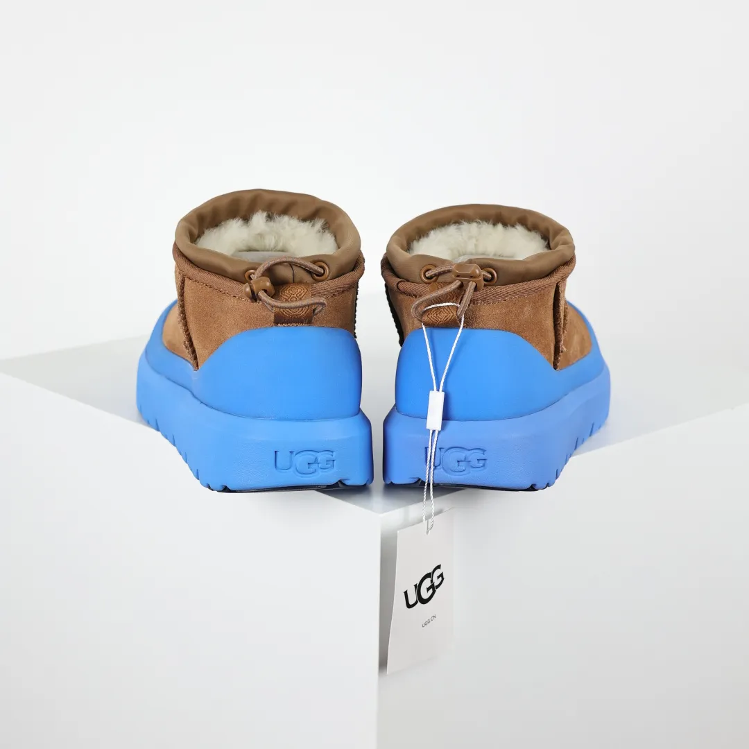 Copy price 💰700 Core recommendation Good price It is a very suitable choice for home furnishings. In recent years, uug has launched a series of styles, which are partial to the preferences of young consumers and have also moved to the forefront of fashion trends. Shoe body material: water-repellent coated suede upper, 17mm UGGPURE™ implantable wool insole, lightweight non-slip and comfortable rubber outsole, with brand LOGO and trademark. Comes with a full set of packaging. Size: 35 36 37 38 3940 41 42 43 44 45